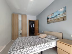 HABITACIÓN PRIVADA CON BALCON Y AC1