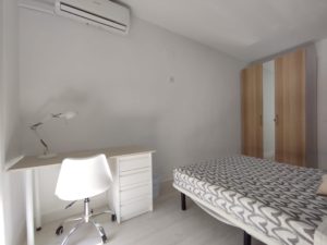 HABITACIÓN PRIVADA CON BALCON Y AC2