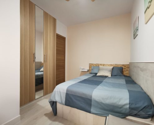 Small room with double bed & shared bathroom Small room with double bed & shared bathroom